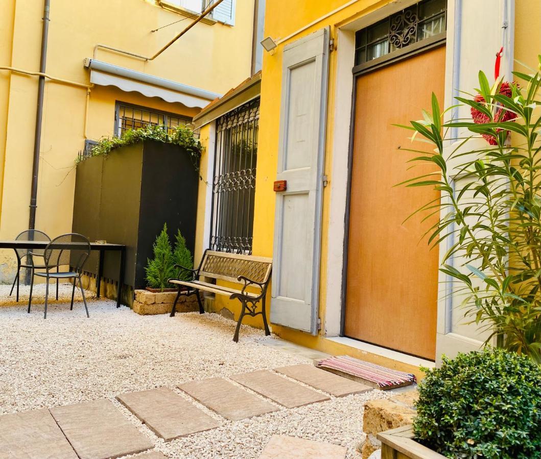 Gamberini House - Private Garden Apartment Bologna Exterior photo